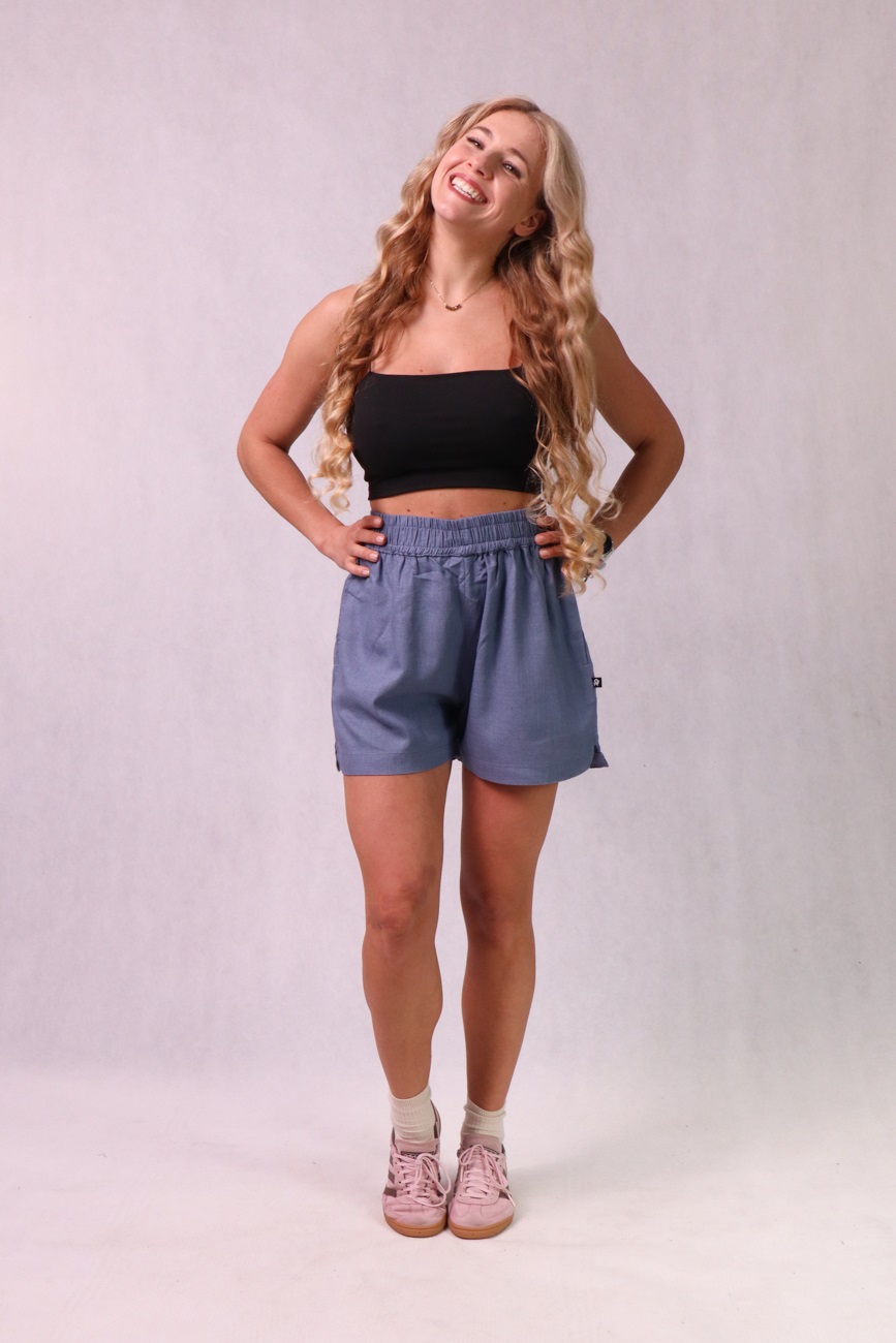 Krótkie spodenki damskie z bawełny, lnu i wiskozy, niebieskie