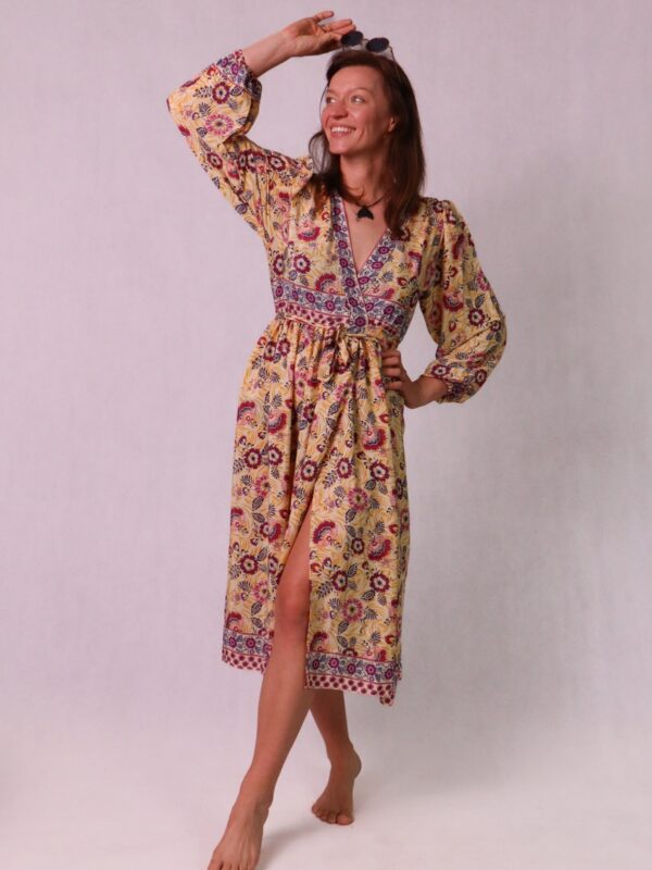 Sukienka wiązana, kremowa w kwiaty