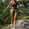 Damskie spodnie parachute z odpinanymi nogawkami - piaskowe