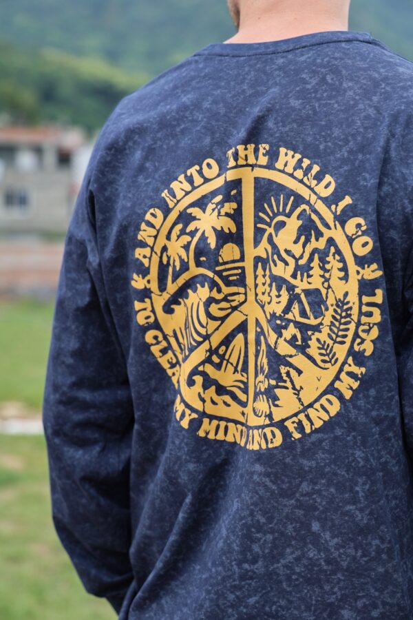 longsleeve into the wild Longsleeve oversize Into The Wild - granatowy marmur