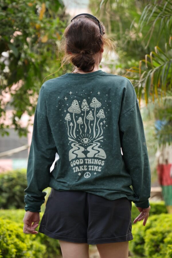 Longsleeve oversize Good Things Take Time - zielony marmur